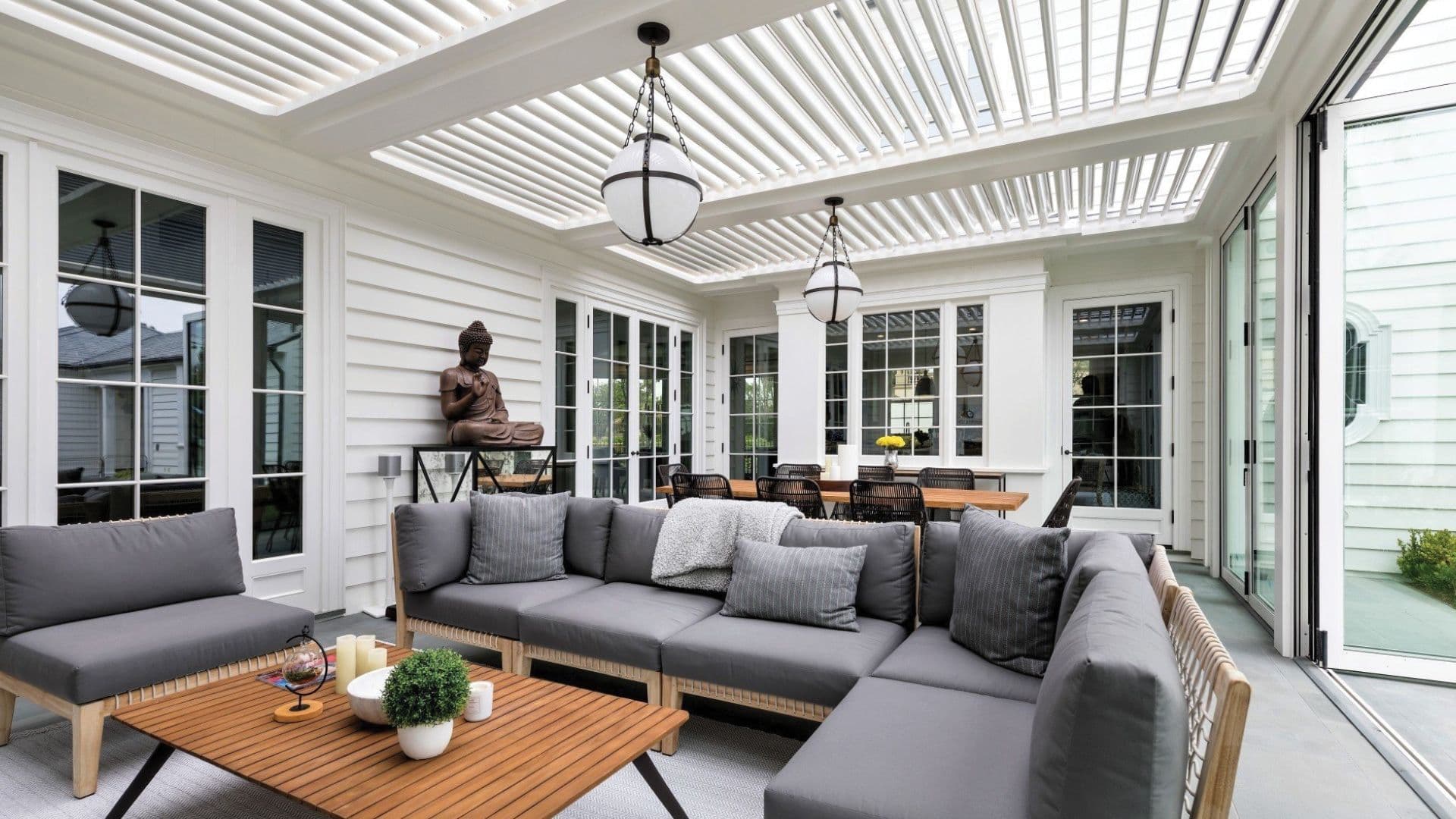 outdoor patio with pergola